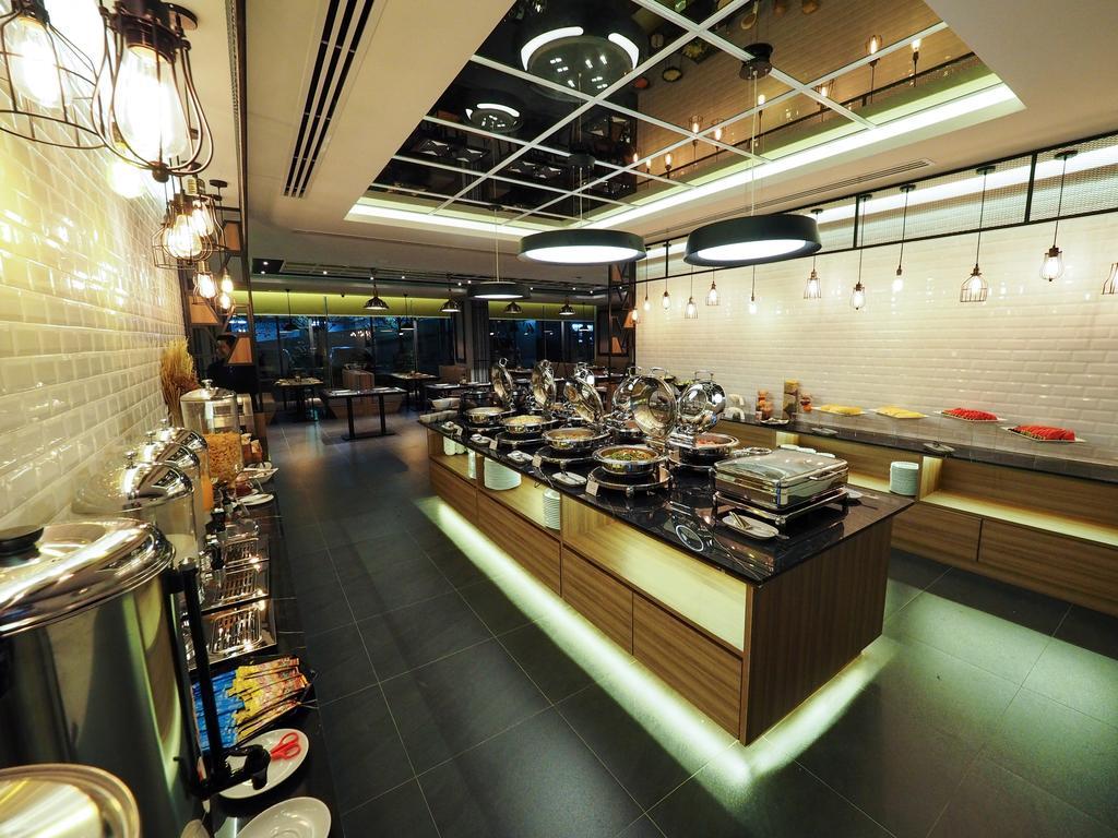 130 Hotel & Residence Bangkok Exterior photo