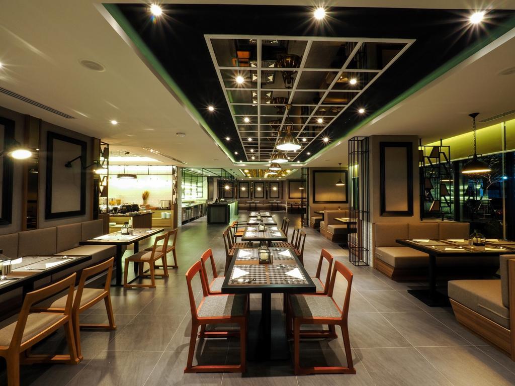 130 Hotel & Residence Bangkok Exterior photo